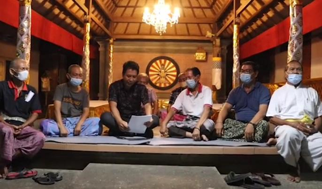 Keluarag besak Pasek Bale Agung di Buleleng, Bali saat membantah menyebarkan undangan terkait upacara Sukmawawati - Screenshot Instagram