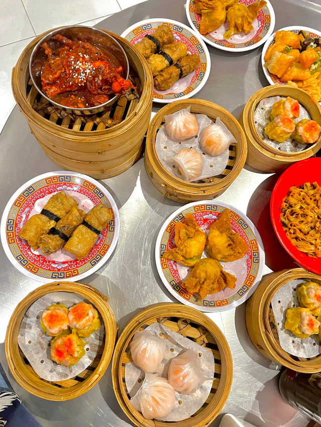 Aneka sajian di Haka Dimsum Foto: Mela Nurhidayati Syamsiyah/kumparan