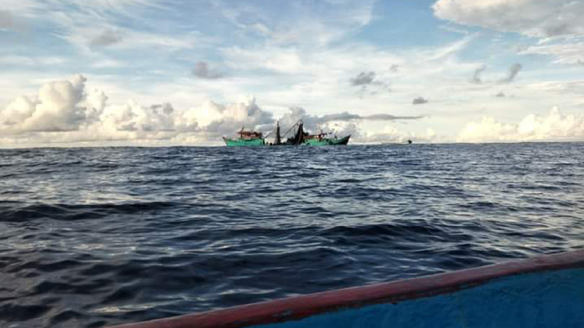 Warga mergoki kapal jaring pukat yang beroperasi di perairan Morotai. Foto: Nelayan Morotai