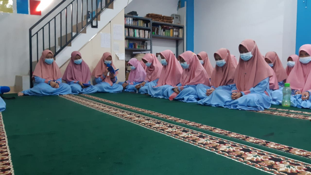 Sejumlah santri memperingati Hari Santri Nasional (sumber: dokpri)