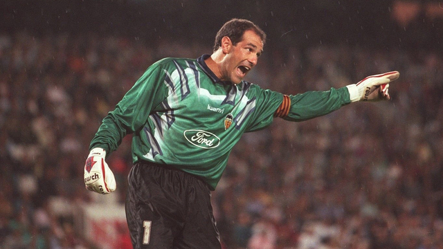 Eks kiper FC Barcelona Andoni Zubizarreta. Foto: Alexander Hassenstein/Bongarts/Getty Images