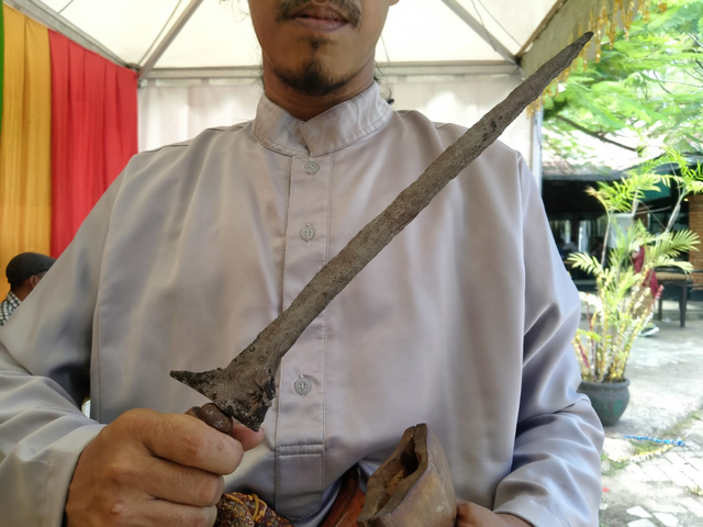 Keris Sapukala, yang merupakan asimilasi budaya Melayu-Bugis. Foto: Lydia Salsabila/Hi!Pontianak