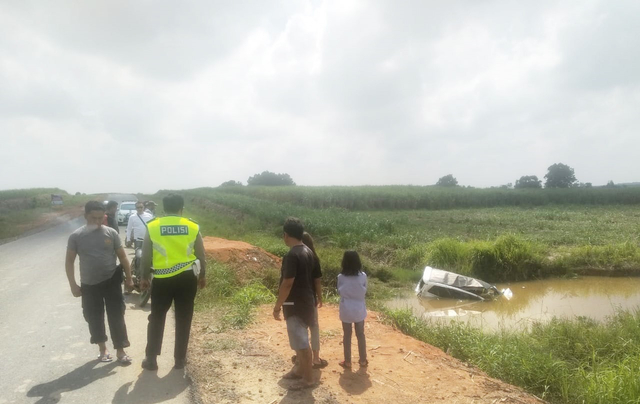 Kecelakaan Tunggal, Innova Angkut 8 Warga Lampung Timur Masuk Sungai, 2 Tewas (2)