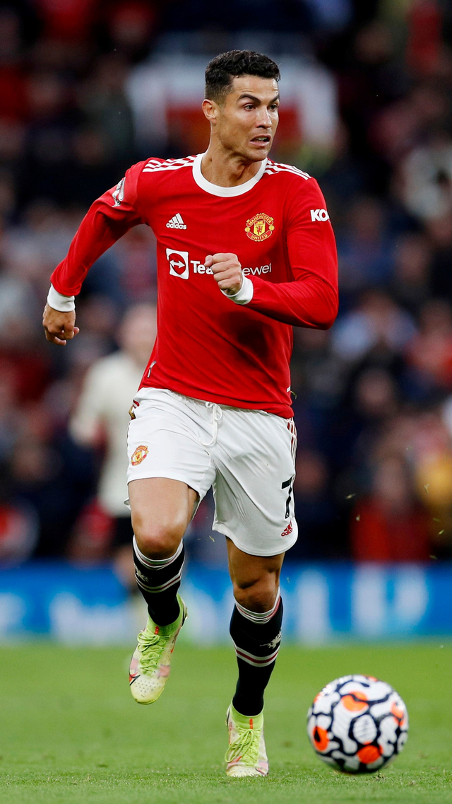 Pemain Manchester United Cristiano Ronaldo beraksi saat hadapi Liverpool di Stadion Old Trafford, Manchester, Inggris, Minggu (24/10). Foto: Phil Noble/REUTERS