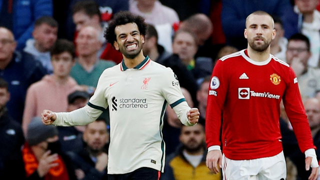 Pemain Liverpool Mohamed Salah merayakan gol keempat mereka saat hadapi Manchester United di Stadion Old Trafford, Manchester, Inggris, Minggu (24/10). Foto: Phil Noble/REUTERS