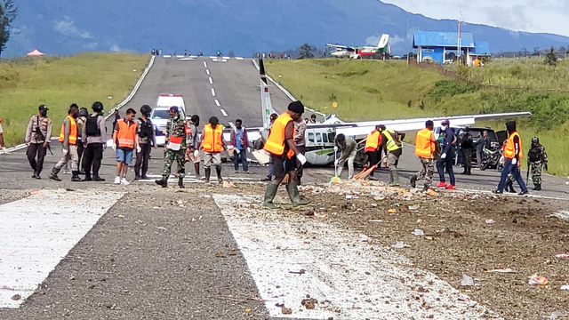 Pesawat kargo Smart Air jatuh di Bandara Aminggaru Ilaga, Kabupaten Puncak Papua. (Dok foto: istimewa) 