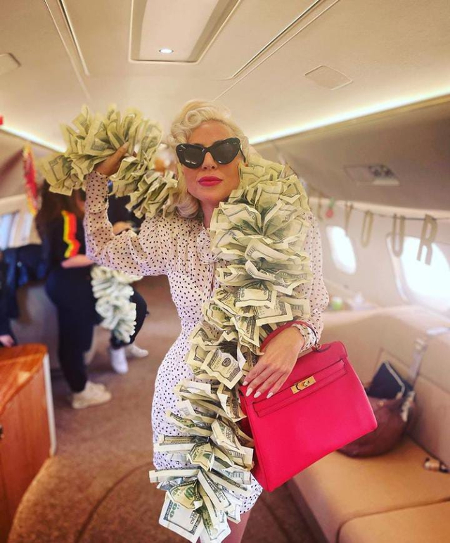 Lady Gaga di jet pribadi menuju Las Vegas (Foto: Instagram @ladygaga)