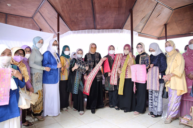Dekranasda Lampung Komitmen Kenalkan Sulam Jelujur Pesawaran Go Internasional (3)