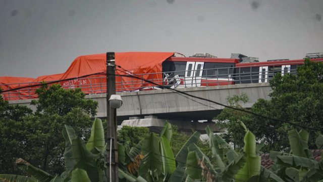 Tabrakan LRT Cibubur di ruas Munjul Jakarta Timur, Senin, 25/10/2021. Foto: Iqbal Firdaus/kumparan
