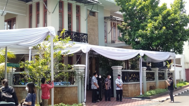 Deretan Karangan Bunga Belasungkawa Penuhi Rumah Duka Sudi Silalahi di Bekasi (31382)