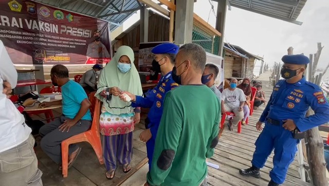 Program 'Nasi Kapau' Satpol Air Polres Karimun. Foto: Dok. Polisi