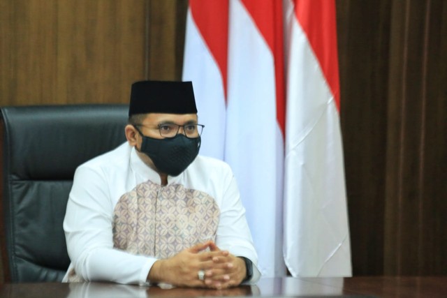 Menteri Agama Yaqut Cholil Qoumas saat menghadiri Anugerah Keterbukaan Informasi Publik Tahun 2021 yang digelar secara virtual. Foto: Dok. Kemenag