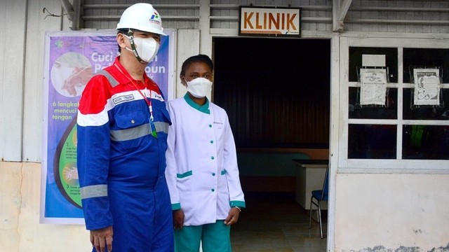 Basuki T Purnama mengunjungi Dockyard PT. Pertamina Trans Kontinental saat melakukan kunjungan kerja ke Sorong, Papua Barat, Senin (25/10/2021). Foto: Instagram/@basukibtp