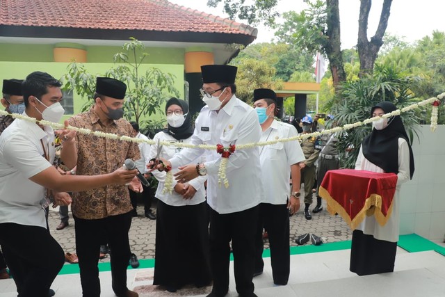 Wali Kota Malang Sutiaji saat peresmian Masjid Temu Bhakti SMPN 1 Malang, Rabu (27/10/2021). (Foto: Pemkot Malang)