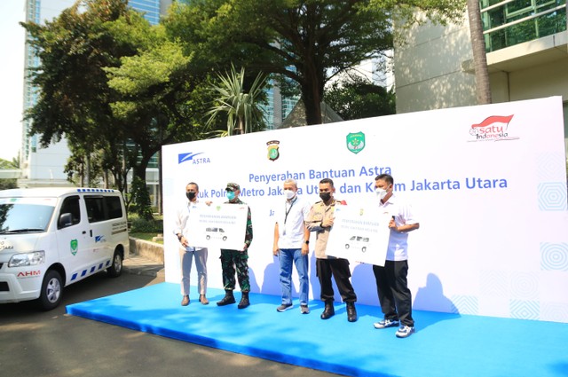 Astra International Serahkan Bantuan Mobil Vaksinasi ke Polres dan Kodim Jakut (34660)