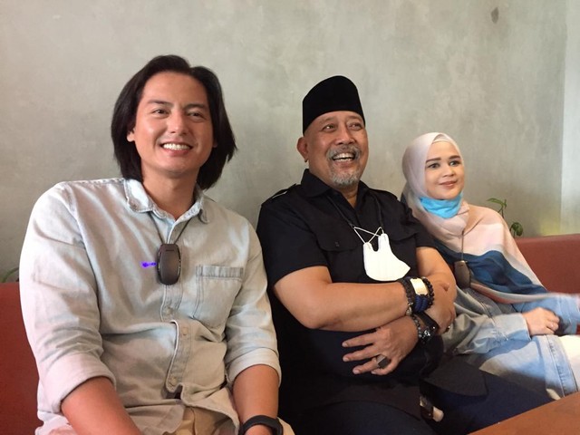 Roger Danuarta, Indro Warkop, dan Cut Meyriska, Media Gathering Film Pintu Surga Terakhir, Warung Buncit, Jakarta Selatan, Rabu (27/10). Foto: Giovanni/kumparan