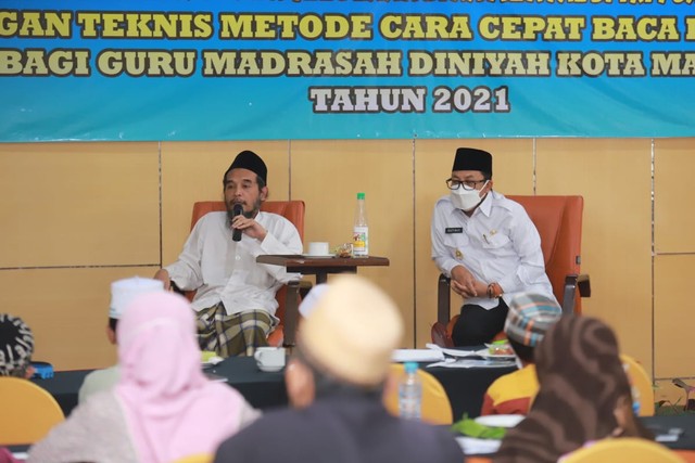 Wali Kota Malang, Sutiaji (kanan) saat menghadiri bimtek Metode Cara Cepat Baca Kitab Kuning di Hotel Pelangi Malang, Rabu (27/10/2021). (Foto: Pemkot Malang)