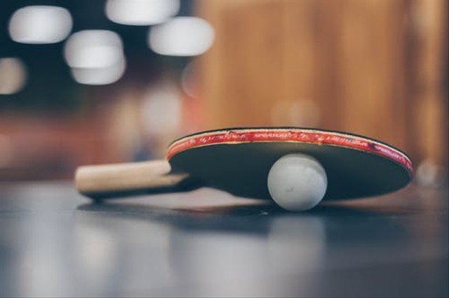Ilustrasi teknik pukulan drive dalam tenis meja. Foto: dok. https://www.pexels.com/