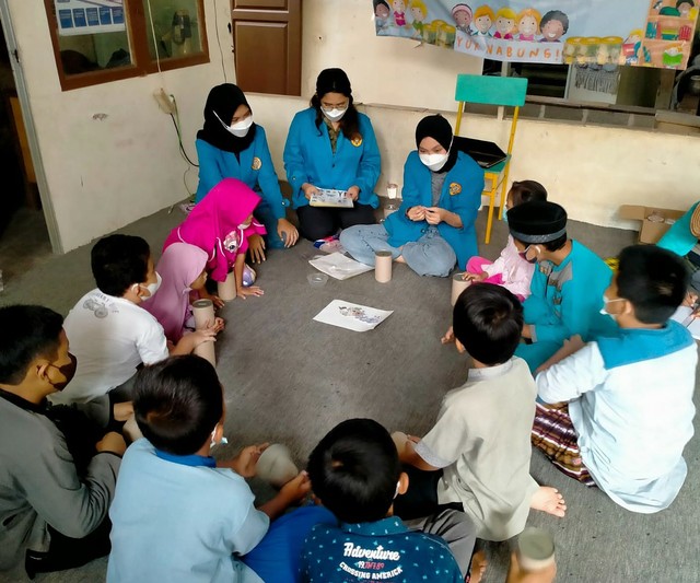 Pengabdian Mahasiswa Universitas Pamulang di Taman Baca Masyarakat Cahaya Sukma (4773)