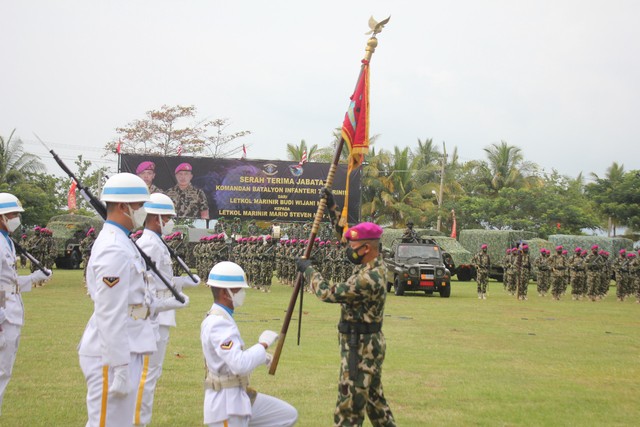 Sertijab, Letkol Marinir Mario Steven Jadi Komandan Batalyon Infanteri 7 Marinir (1)