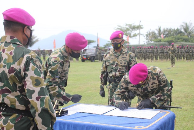 Sertijab, Letkol Marinir Mario Steven Jadi Komandan Batalyon Infanteri 7 Marinir (2)