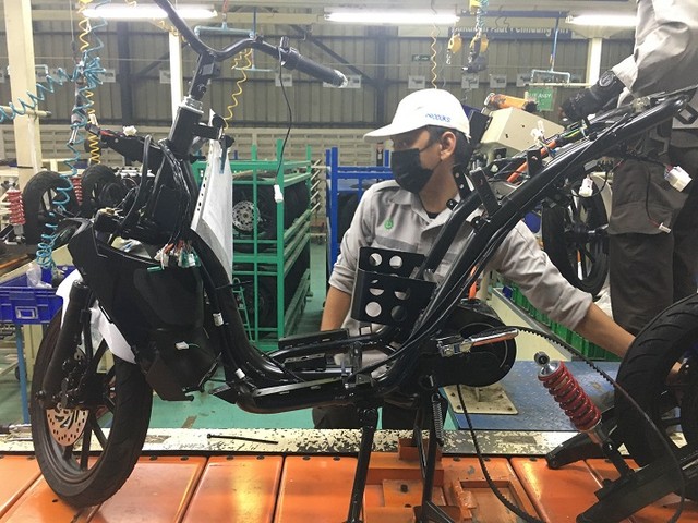 Fasilitas perakitan sepeda motor listrik GESITS Foto: Sena Pratama/kumparan