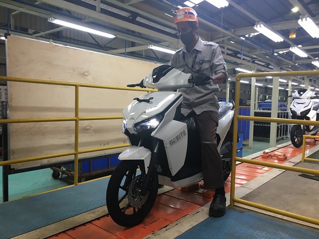 Fasilitas perakitan sepeda motor listrik GESITS Foto: Sena Pratama/kumparan