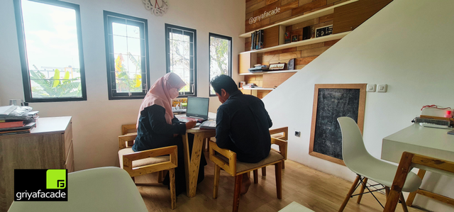 Ruang kantor Griya Facade tempat berdiskusi dan menggali inspirasi