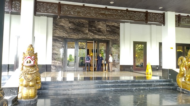 Polemik Rapat KPK di Hotel Bintang 5 Yogyakarta (51036)