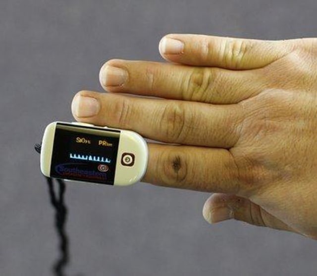 Penggunaan pulse oximeter harus memerhatikan beberapa hal, agar saturasi oksigen dapat terukur dengan baik. Foto: Pixabay