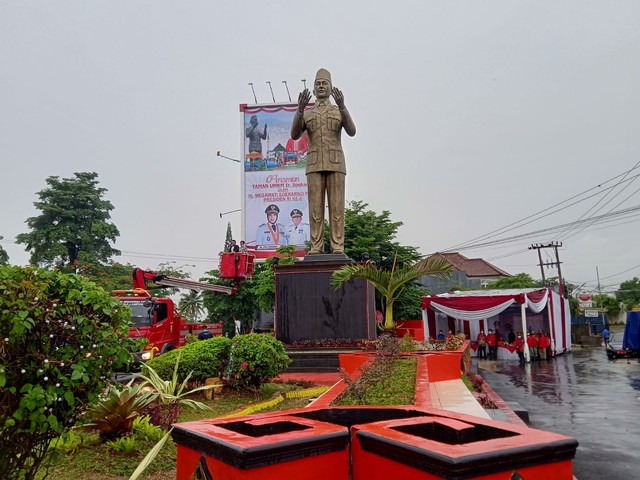 Patung Bung Karno di Taman UMKM Ir Soekarno Bandar Lampung, Kamis (28/10) | Foto : Sidik Aryono/ Lampung Geh