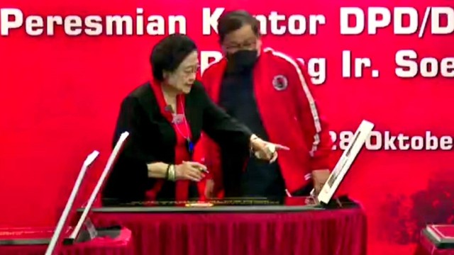 Megawati Soekarnoputri resmikan sejumlah kantor partai.  Foto: PDIP
