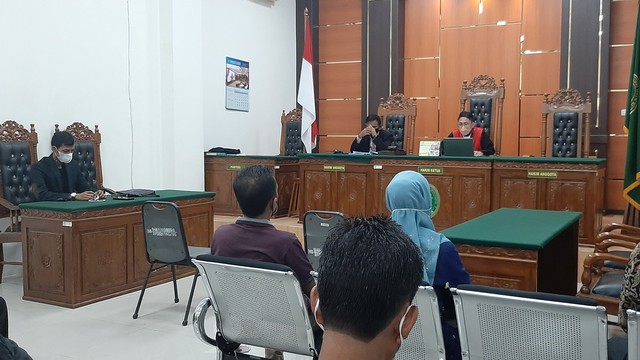 PEMBACAAN putusan sidang praperadilan penetapan tersangka dan penahanan Indra Agus Lukman oleh Kejaksaan Negeri Kuansing, Kamis (28/10/2021). 