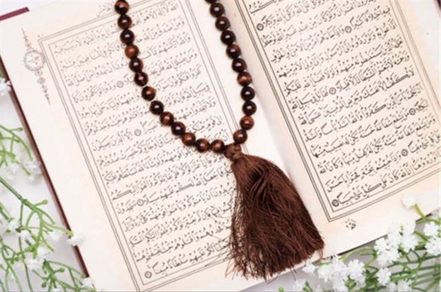 Ilustrasi Alquran Surat Al Insan ayat 1-31. Sumber: www.freepik.com