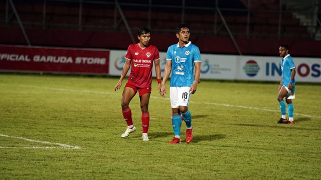 Sulut United melawan Kalteng Putra, di laga putaran pertama Liga 2 Indonesia, Kamis (28/10) malam di stadion Tuah Pahoe, Palangka Raya