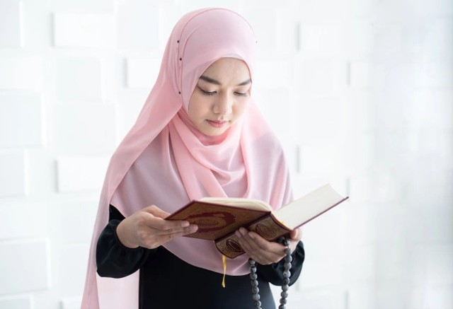 Ilustrasi Surat Al Insan 22 Arab, sumber gambar: https://www.freepik.com/