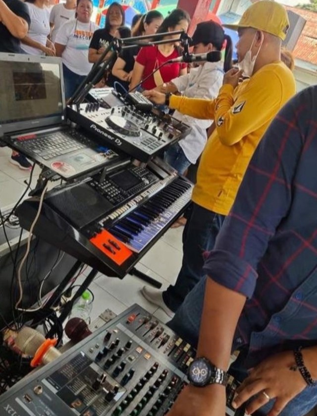 DJ Profesional diundang pihak LP Wanita Kelas IIA Pekanbaru untuk mempertunjukkan keahliannya di depan ratusan warga binaan, Kamis (29/10/2021). 