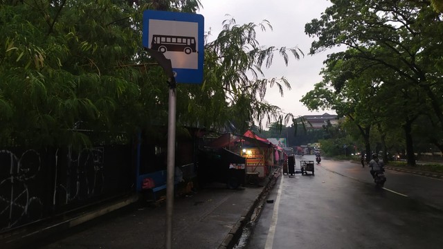 Sepinya pangkalan Damri Dipatiukur di Kota Bandung, imbas penghentian operasional 8 rute Damri. Foto: Rachmadi Rasyad/kumparan