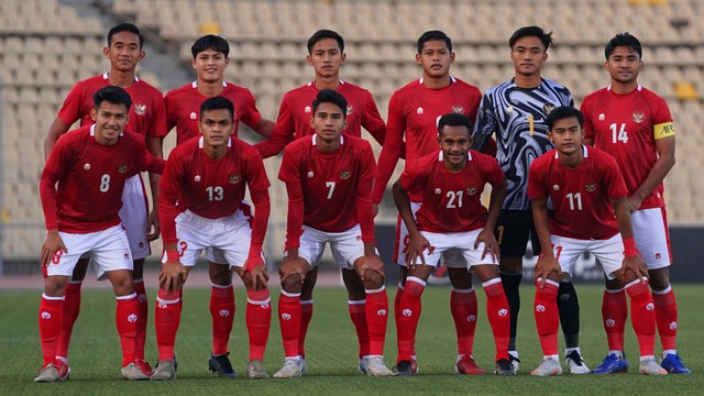 Pemain Timnas Indonesia berpose sebelum bertanding melawan Timnas Australia pada leg kedua kualifikasi Piala Asia U-23 di Stadion Republican Central, Dushanbe, Tajikistan, Jumat (29/10/2021). Foto: Humas PSSI/HO ANTARA