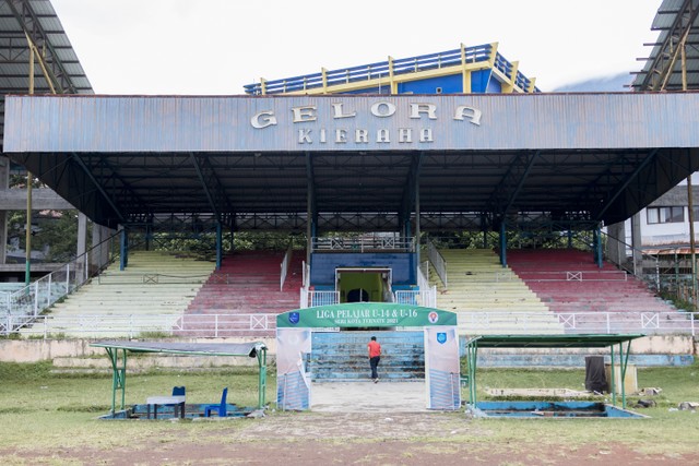 Kondisi Stadion Gelora Kieraha Ternate saat ini. Foto: Ipang Mahardika/JMG
