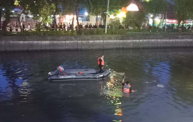 Nekat Cari iPhone 12 yang Jatuh ke Sungai, Remaja di Surabaya Hilang Tenggelam