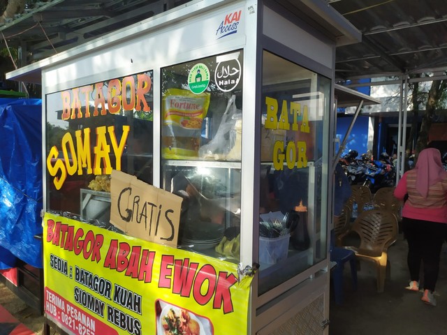 Heboh, Pria Tak Dikenal di Bandar Lampung Borong Dagangan Lalu Bagikan ke Warga (1)