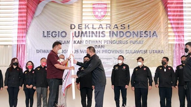 Gubernur Sulawesi Utara, Olly Dondokambey, melantik Wenny Lumentut sebagai Ketua Umum Ormas Legio Luminis Indonesia