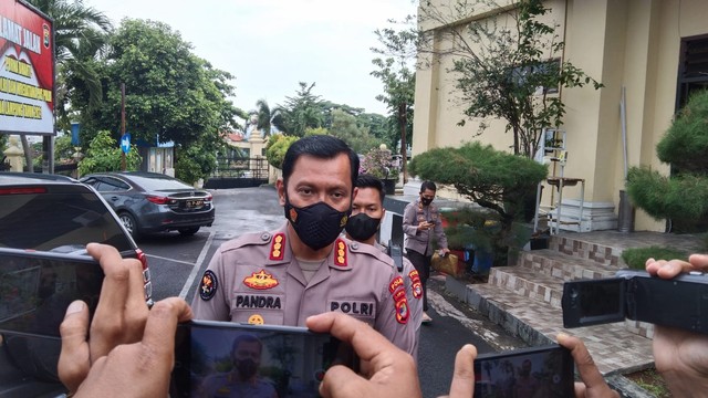 Kombes Pol Zahwani Pandra Arsyad saat ditemui awak media massa, Senin (1/11). | Foto: Bella Sardio/Lampung Geh
