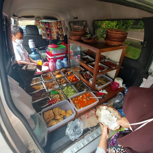 5 Warung Makan Murah Meriah Dan Enak Di Jakarta Cocok Buat Makan Siang