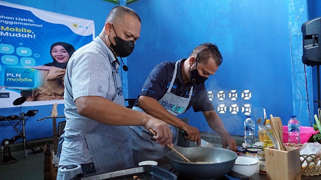 Perlombaan memasak dengan kompor induksi yang digelar oleh PLN UIW Suluttenggo