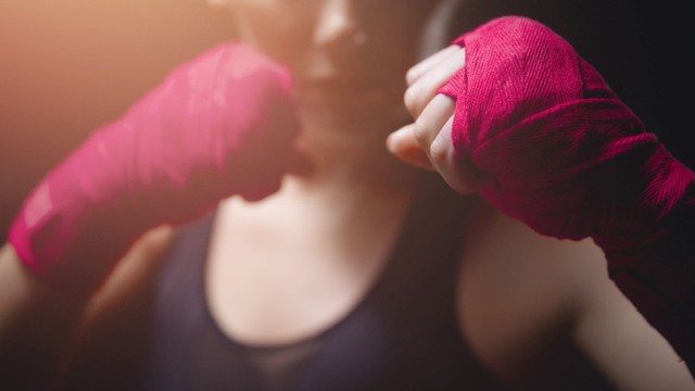 ilustrasi MMA wanita. Foto: Shutterstock