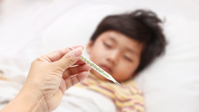 Ilustrasi cara cepat menurunkan panas pada anak tanpa obat. Foto: Thinkstock