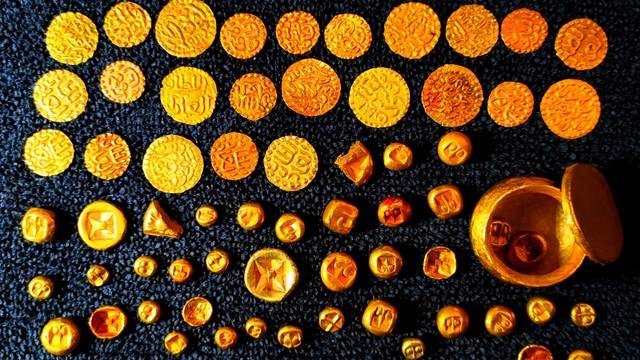 Foto: Koleksi Koin Emas di Era Sriwijaya Temuan Sungai Musi (114983)