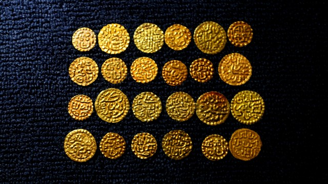 Foto: Koleksi Koin Emas di Era Sriwijaya Temuan Sungai Musi (114986)